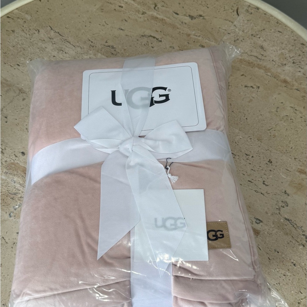 UGG Blush Throw Blanket - Picture 7 of 8